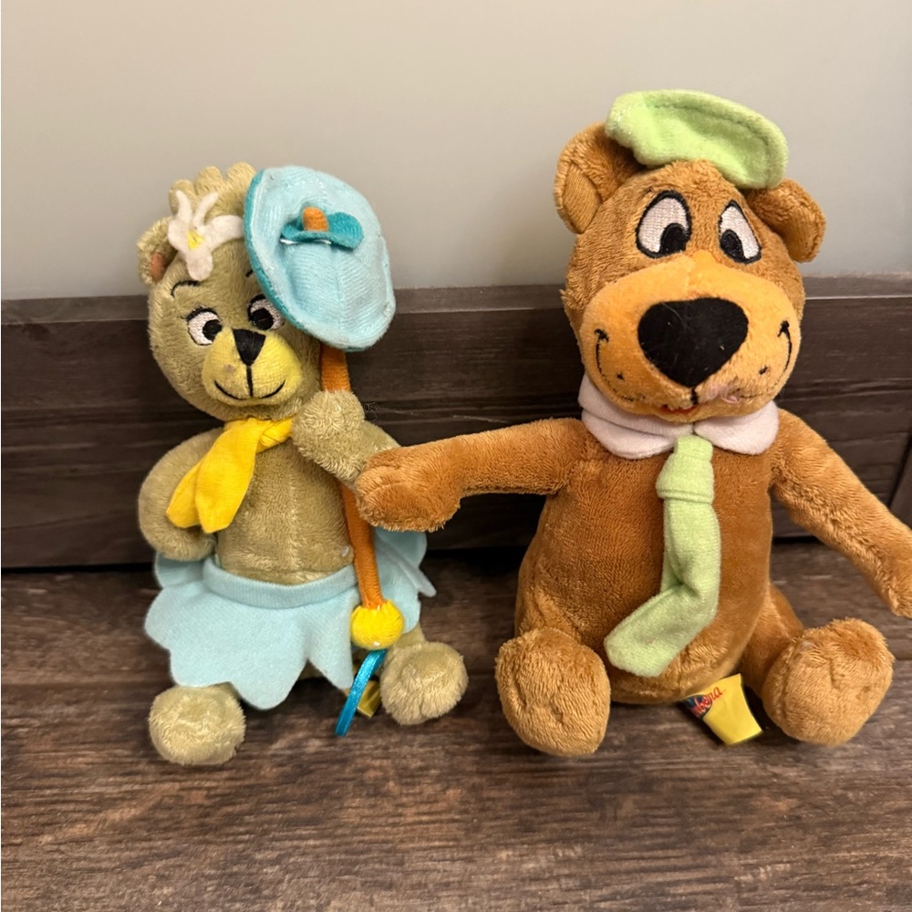 Hanna Barbera Yogi Bear & Friends Plush Lot (2) Yogi 9” Cindy 6” Stuffed Figure
